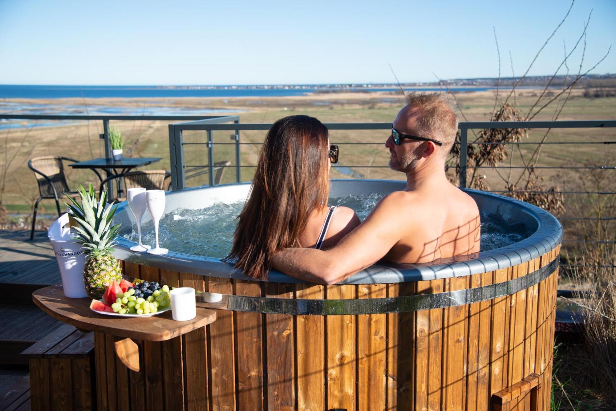 Nowe Domki Deluxe Z Widokiem Na Zatoke Z Basenem I Sauna Oslonino Exterior foto